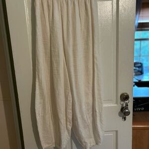 Bryn Walker Cream /white Relaxed linen Pants. Inseam 25